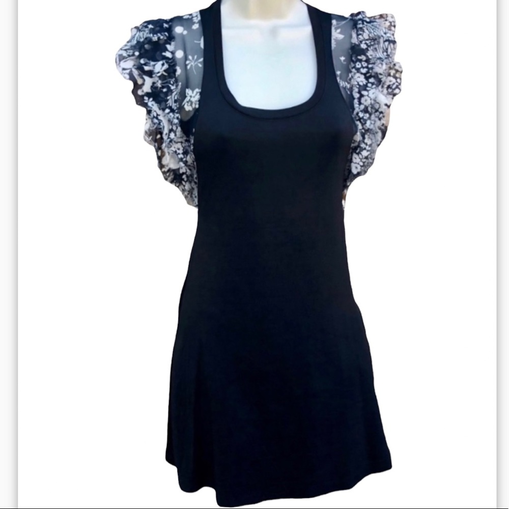 Marisa K 🖤 Little Black Dress w/ shoulder detail